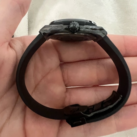 Authentic Hublot Classic Fusion Black Magic 581.CM.1771.RX ceramic Quartz  #2 - Picture 4 of 7